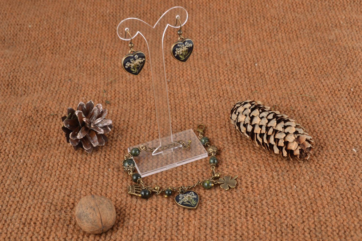 Boucles d'oreilles et bracelet artisanaux avec fleurs séchées faits main photo 1