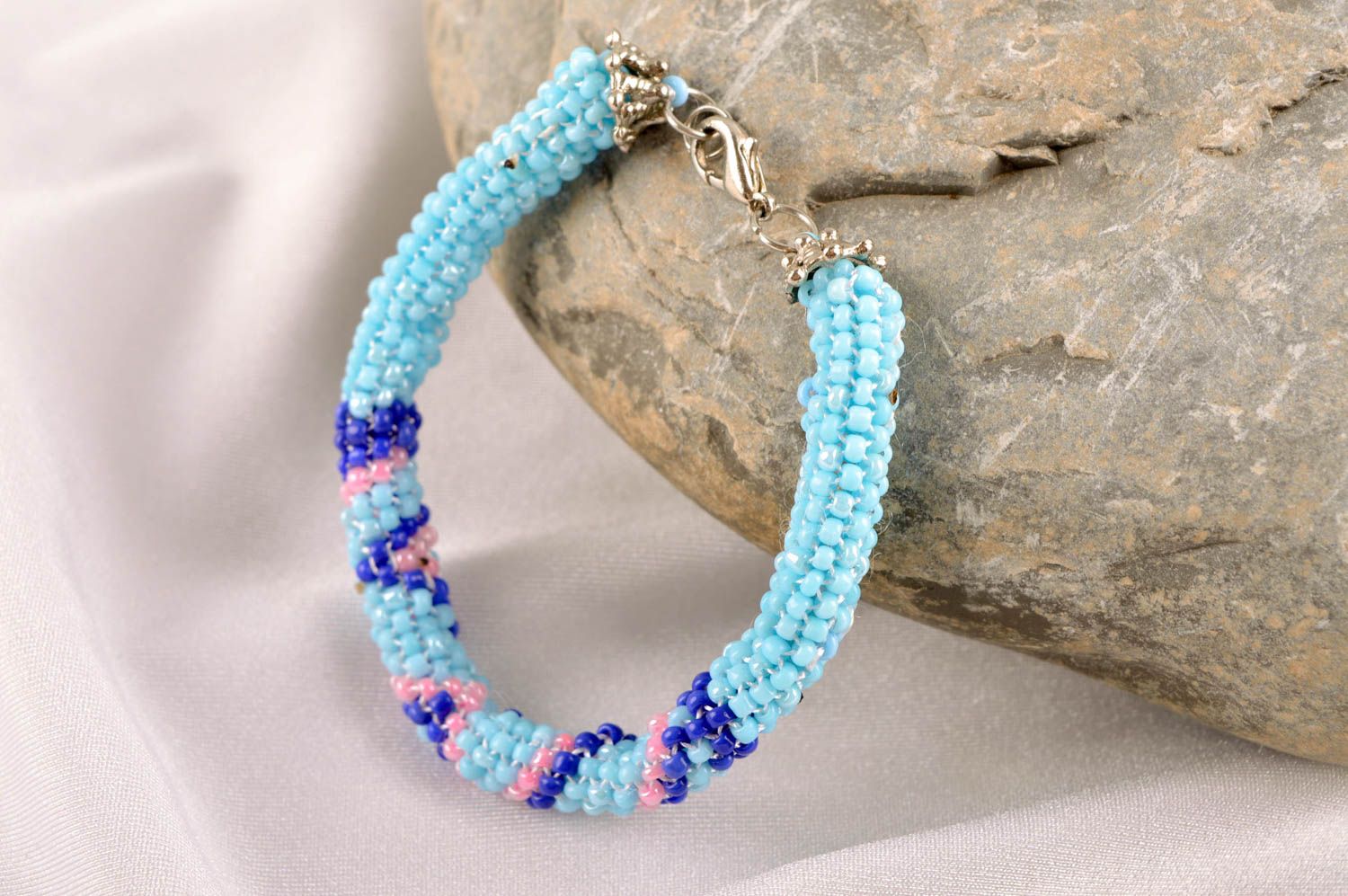 Bracelet femme Bijou fait main bleu en perles de rocaille Cadeau femme original photo 1