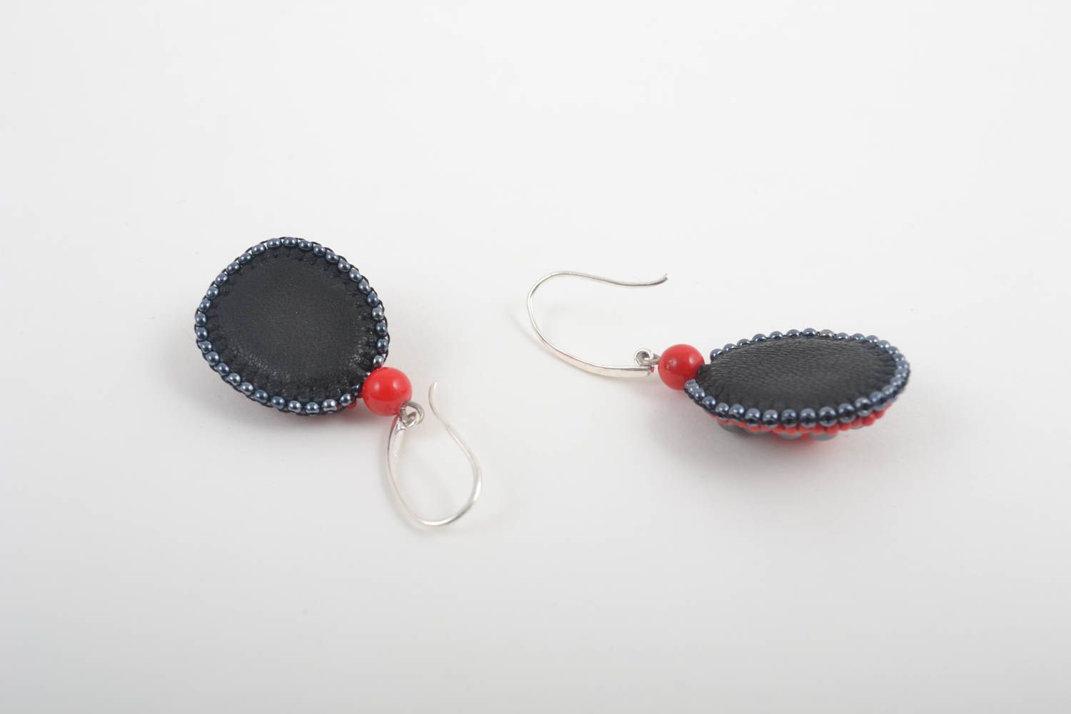 Pendientes de abalorios rojos artesanales accesorio para mujer aretes de moda foto 4