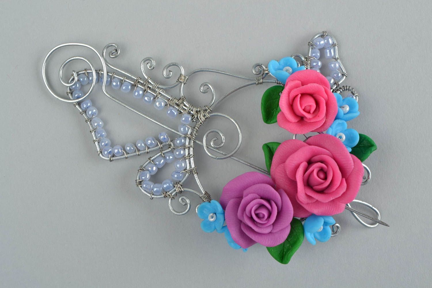 Broche roses faite main en pâte polymère et métal avec belles fleurs bijou photo 3