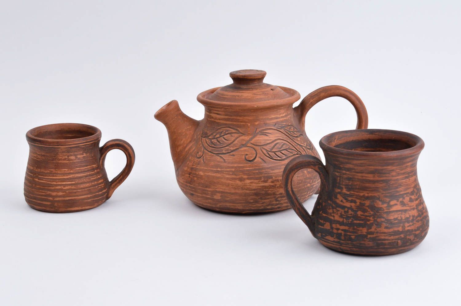 Посуда из глины ручной работы заварной чайник и глиняные чашки 2 штуки красивые фото 2