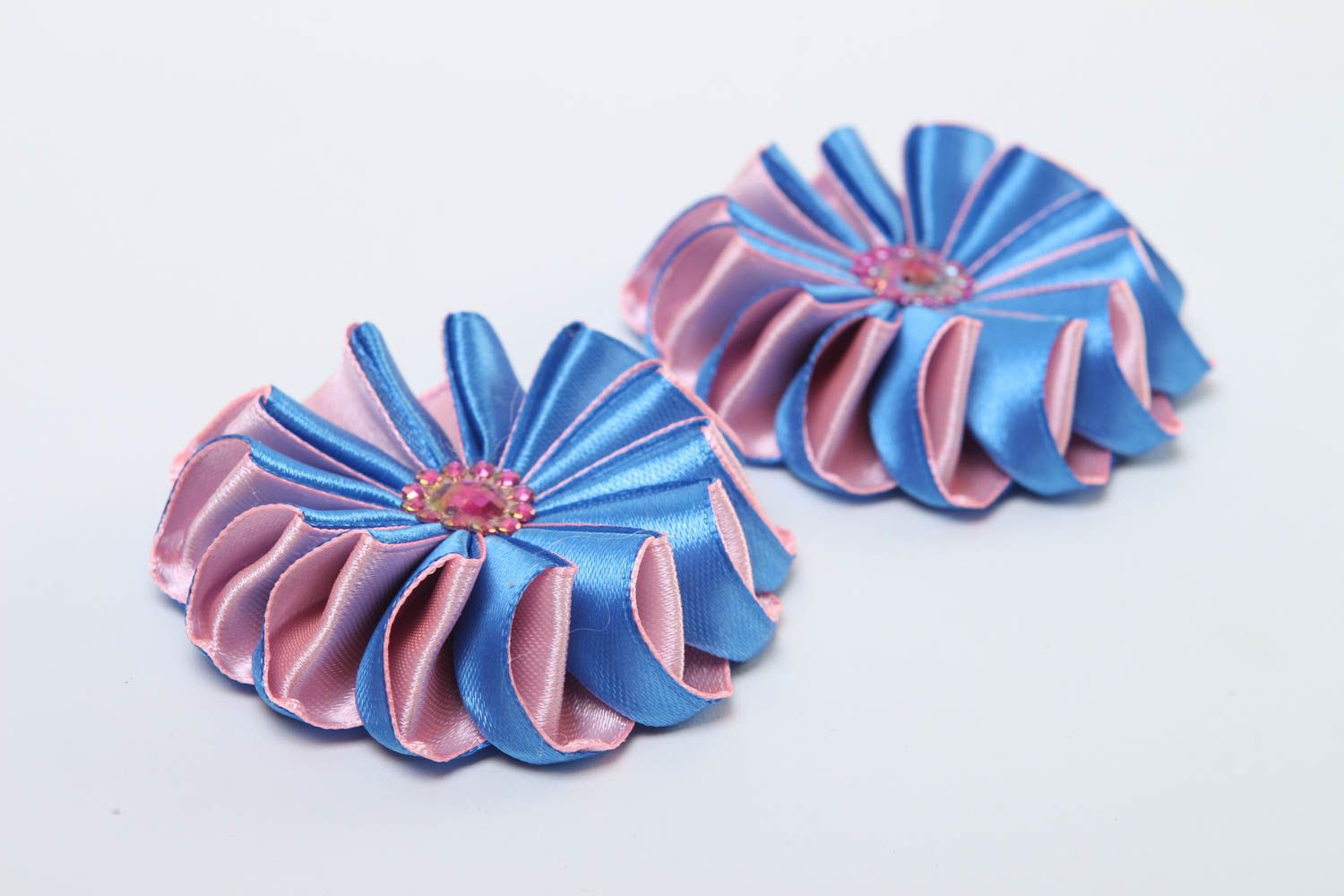 Componentes de bisutería hechos a mano regalo original flores de cintas azules foto 3