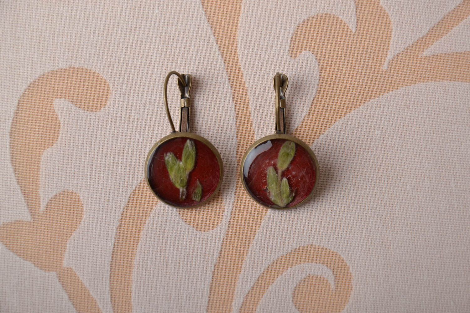 Round earrings with natural flowers and epoxy resin photo 1