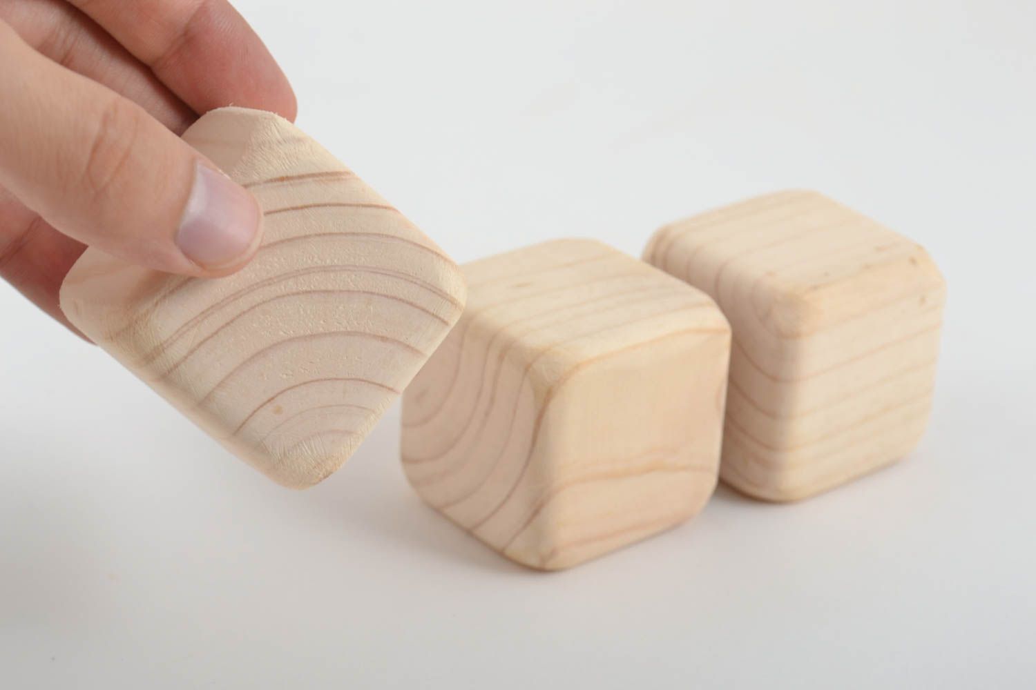 Jouets cubes pour bébé Jouet fait main en bois à décorer 3 pièces Cadeau bébé photo 5
