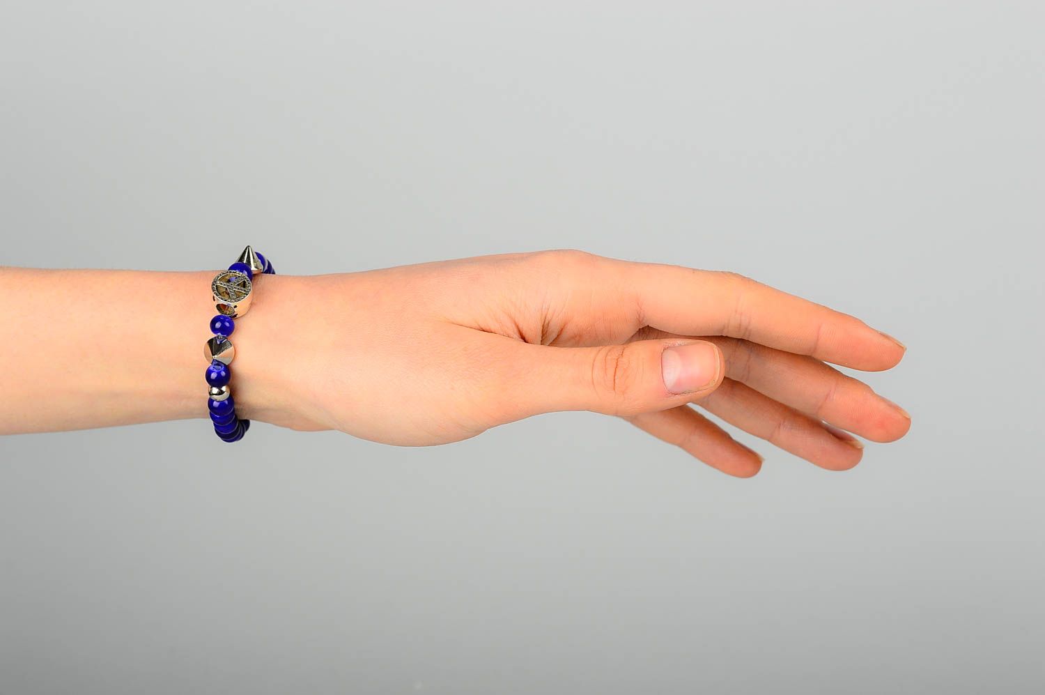 Bracelet perles fantaisie Bijou fait main bleu avec piquants Cadeau femme photo 2
