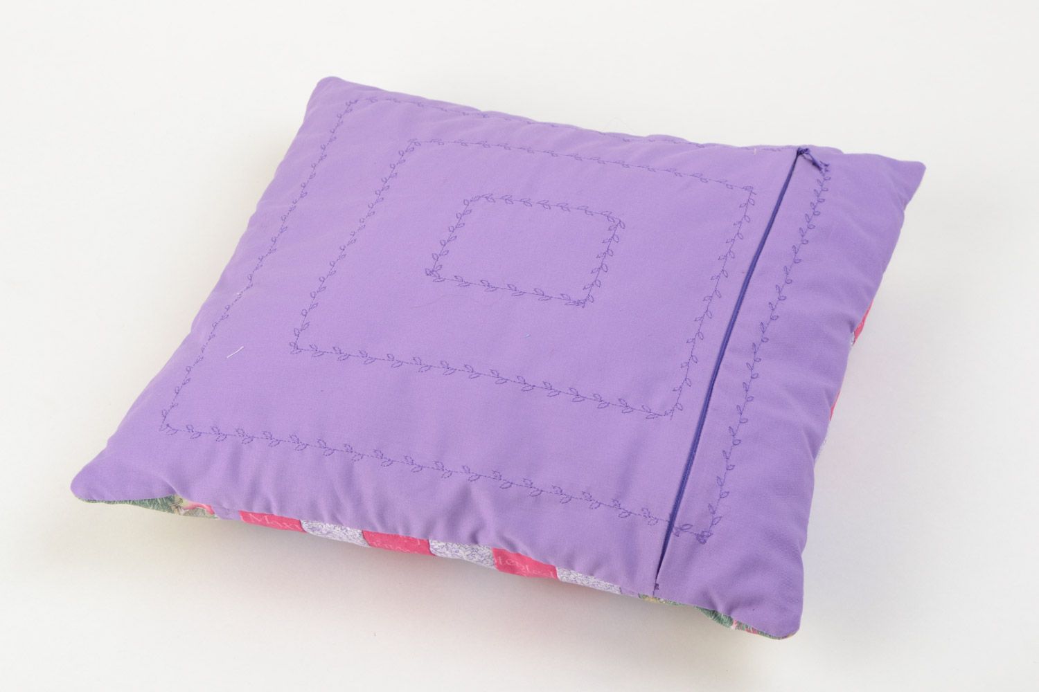 Coussin fait main de coton pour canapé technique de patchwork couleur lilas photo 4
