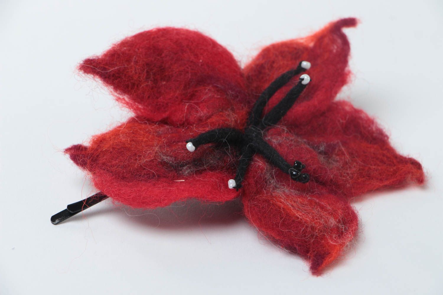 Barrette fleur rouge faite main Pince cheveux en laine feutrée Accessoire femme photo 3