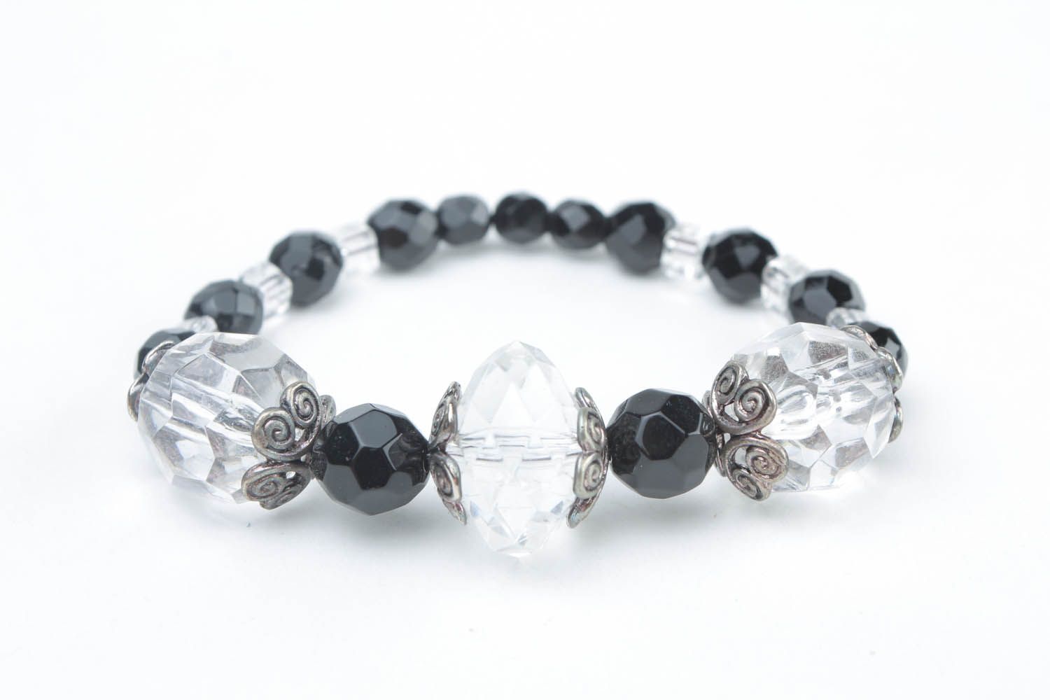 Bracelet en perles du verre et pierres naturelles photo 1