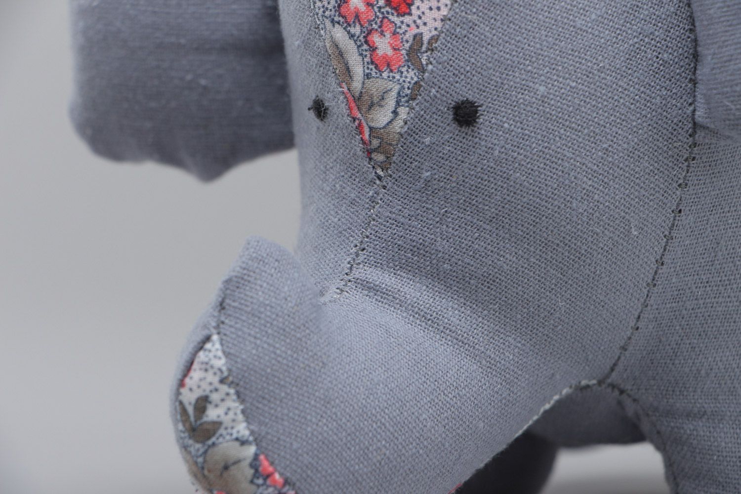 Peluche décorative en tissu de taille moyenne grise faite main Éléphant photo 3