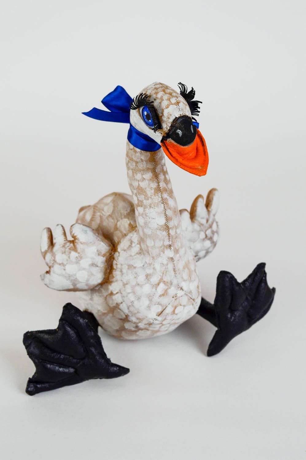Мягкая игрушка лебедь для интерьера дома тканевая авторская с росписью хенд мейд фото 3