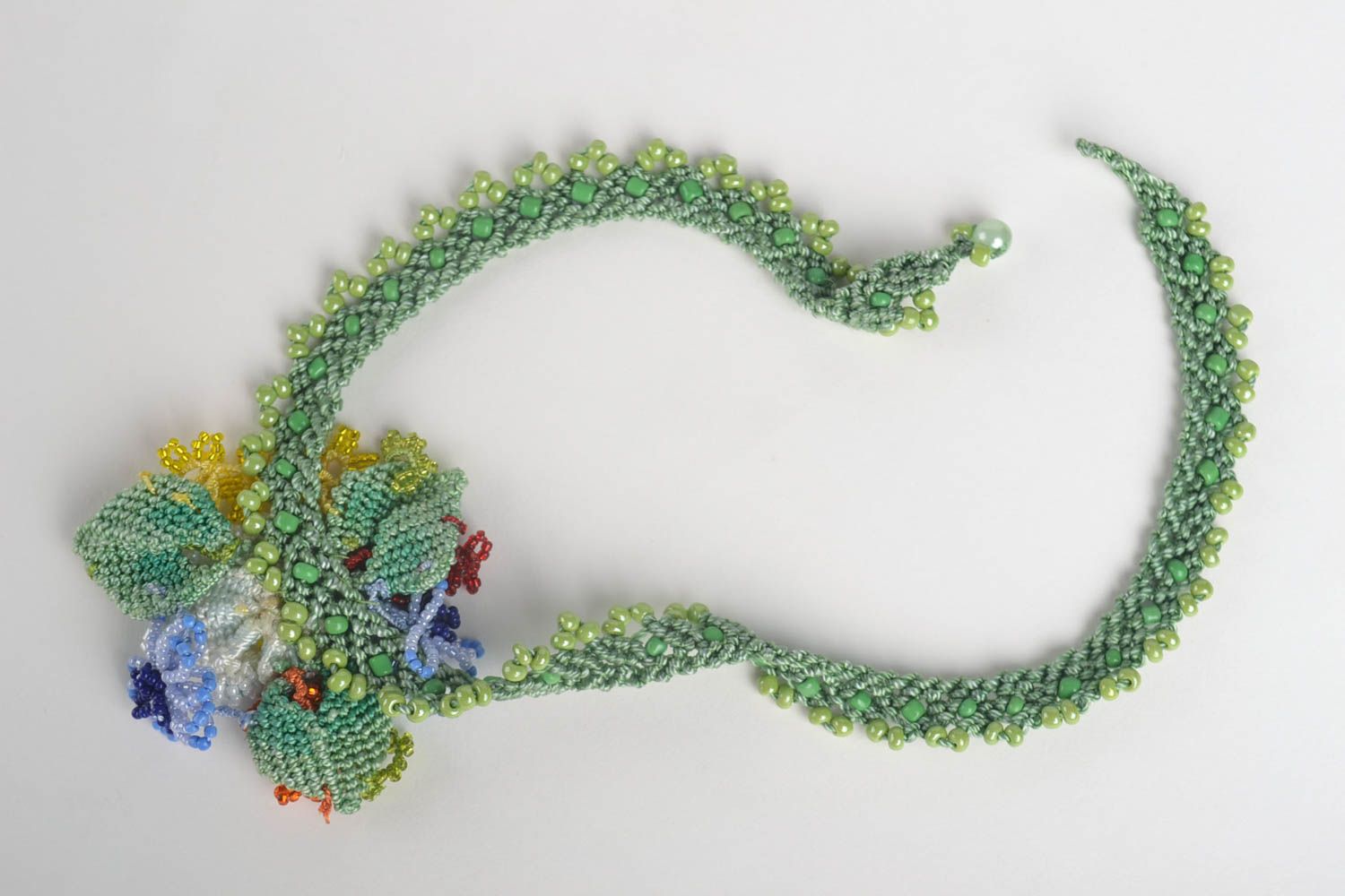 Collier fleurs Bijou fait main macramé en fils perles rocaille Accessoire femme photo 3