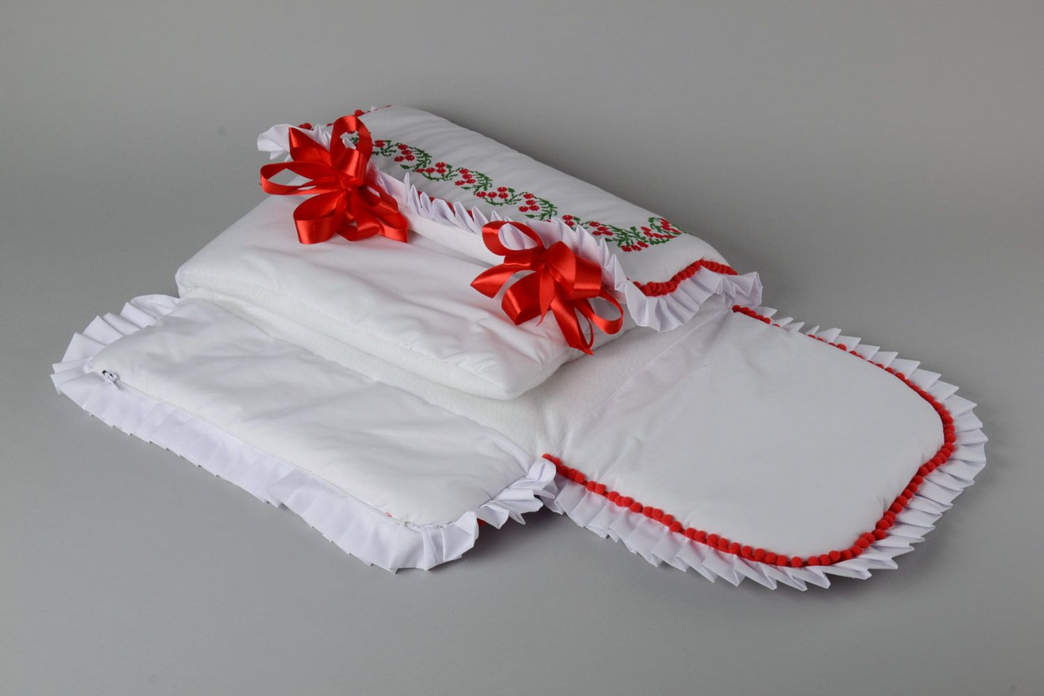 Конверт для новорожденного ручной работы с вышивкой из натуральной ткани фото 3