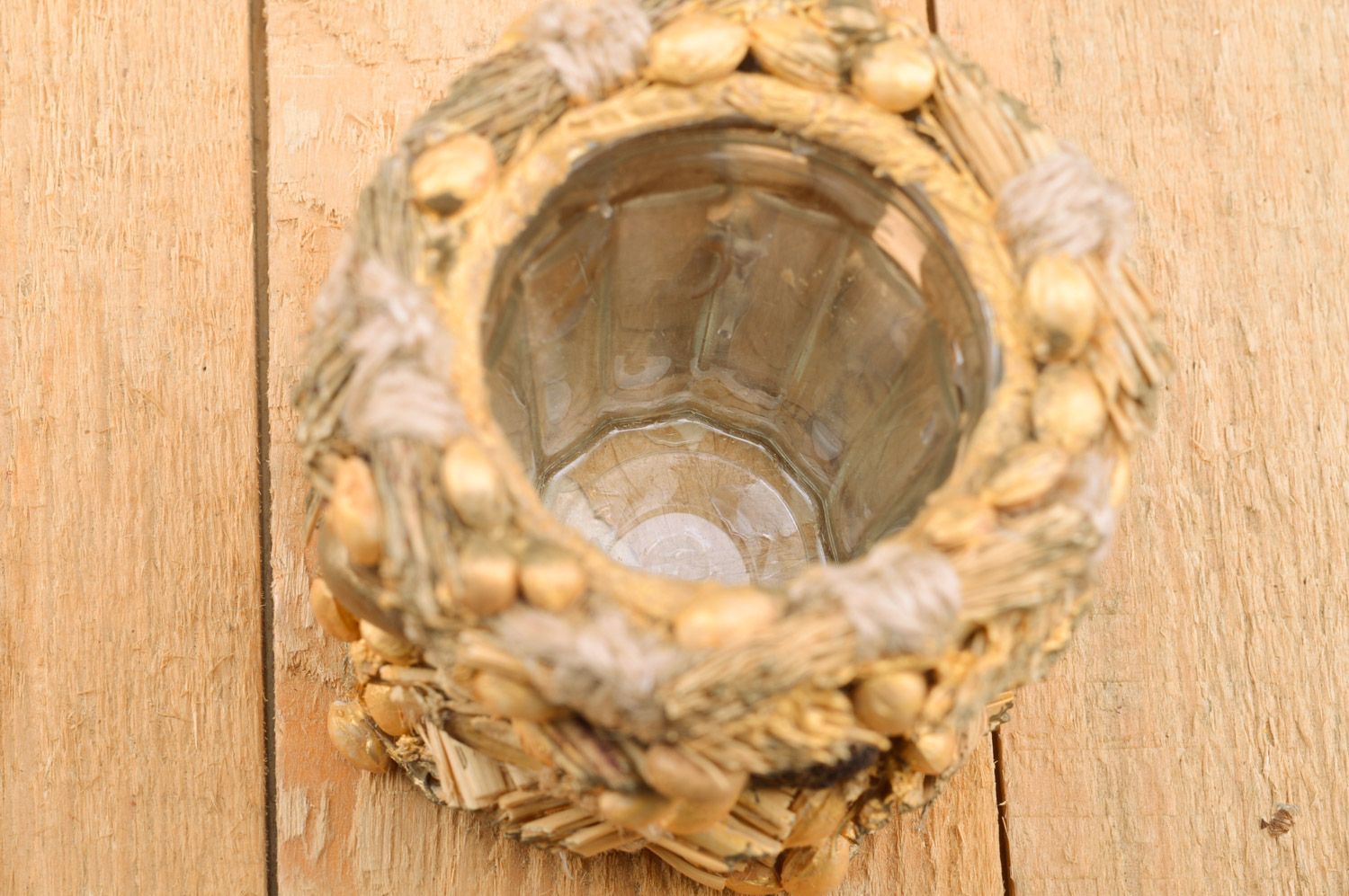 Декоративный стакан плетенный из сорго с желудями и каштанами ручной работы фото 3