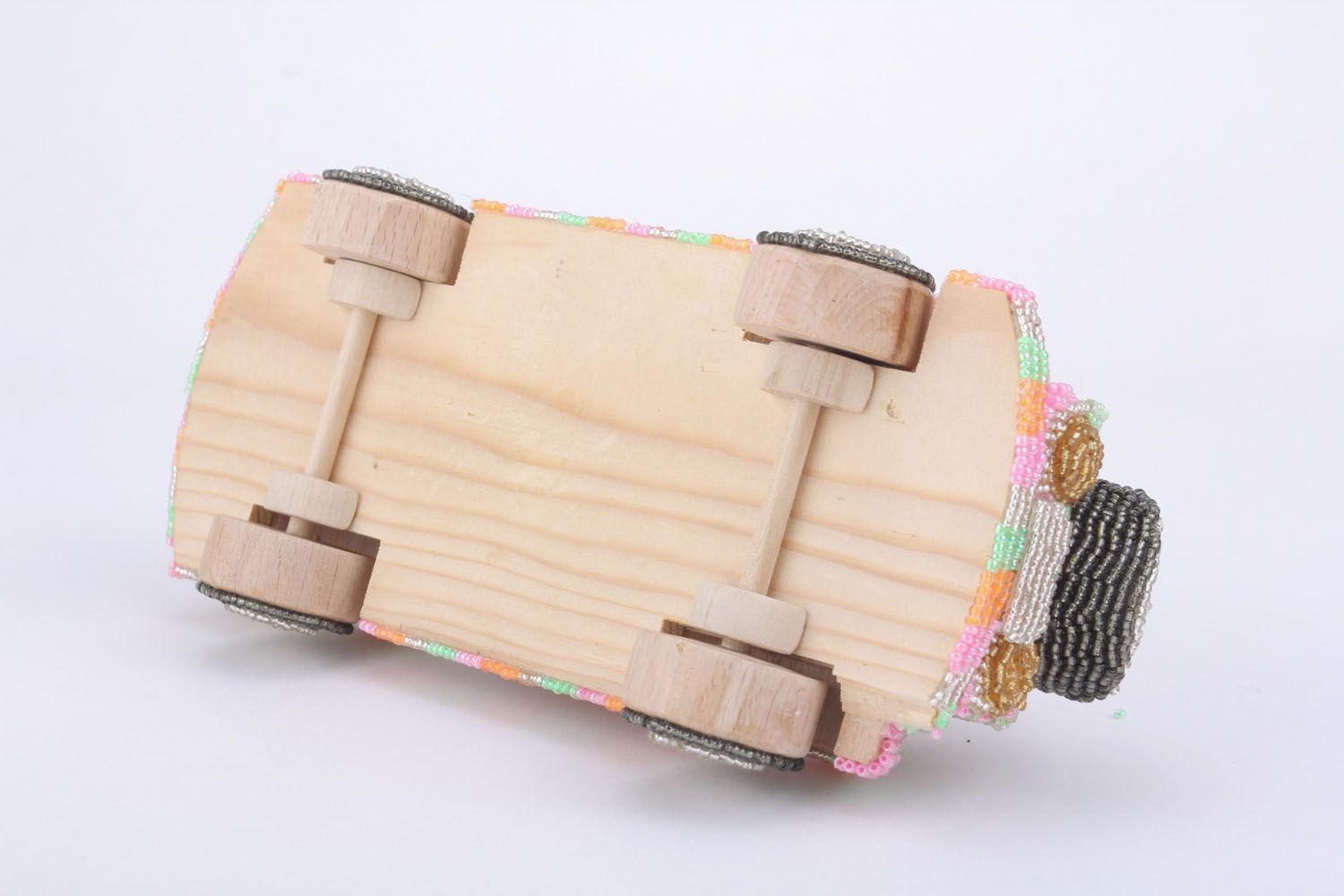 Macchina fatta a mano giocattolo di legno materiale ecologico con perline foto 3