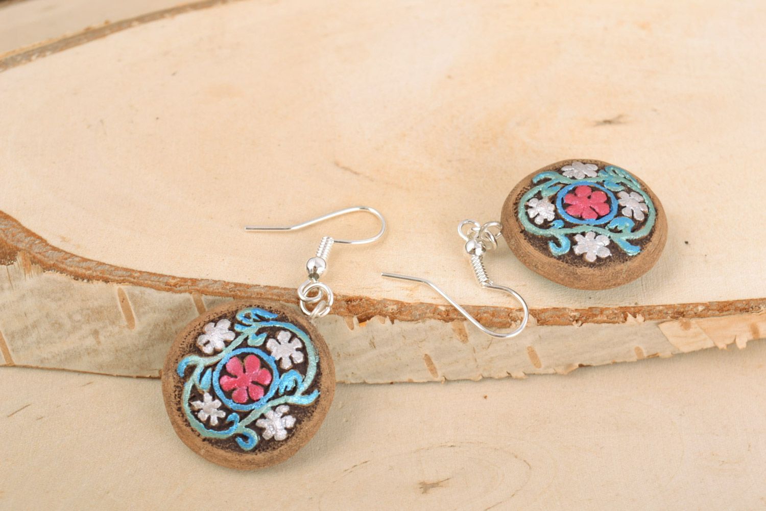 Small handmade clay round earrings painted with acrylics photo 1
