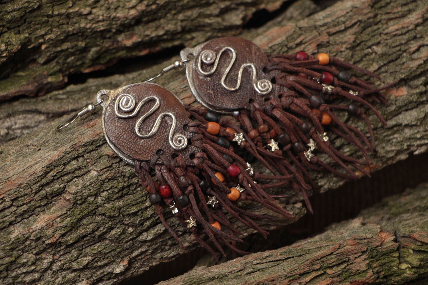 Lange braune handgemachte Leder Ohrringe mit Holz Elementen Designer Schmuck foto 1