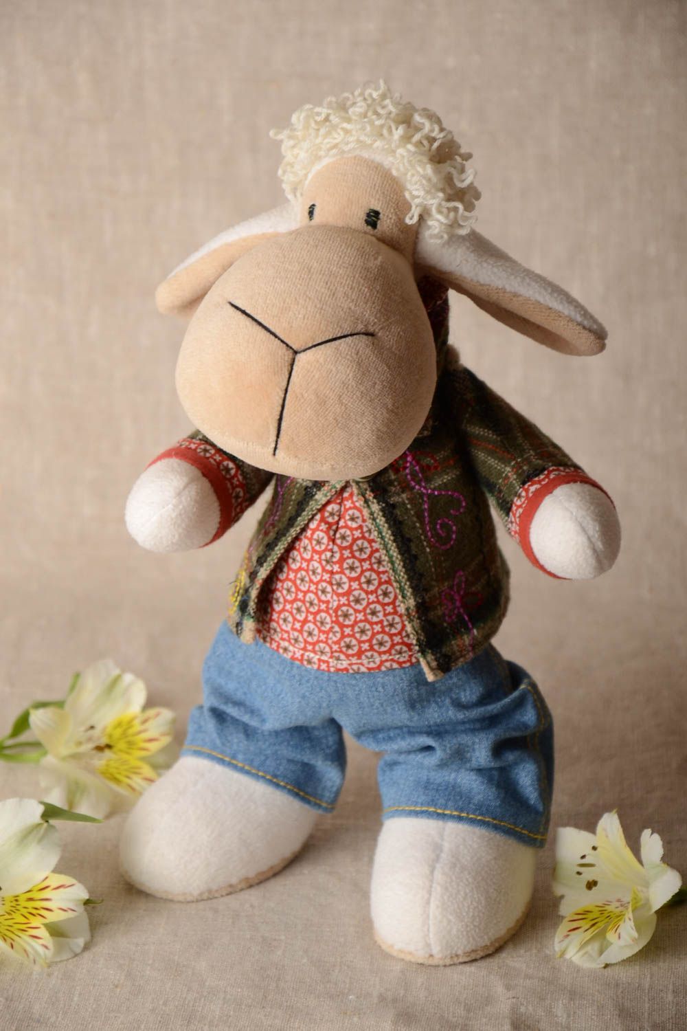 Künstlerisches Textil Kuscheltier Schaf aus Fleece handmade Spielzeug für Kinder foto 1