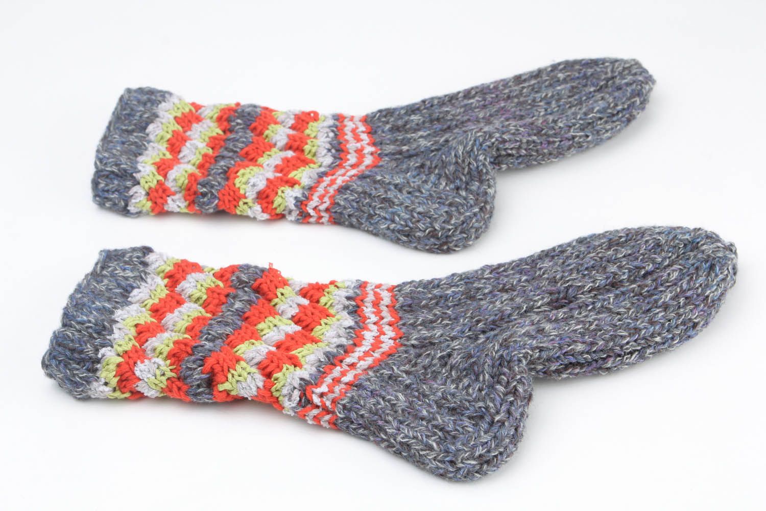 Chaussettes faites main tricotées en semi-laine photo 4