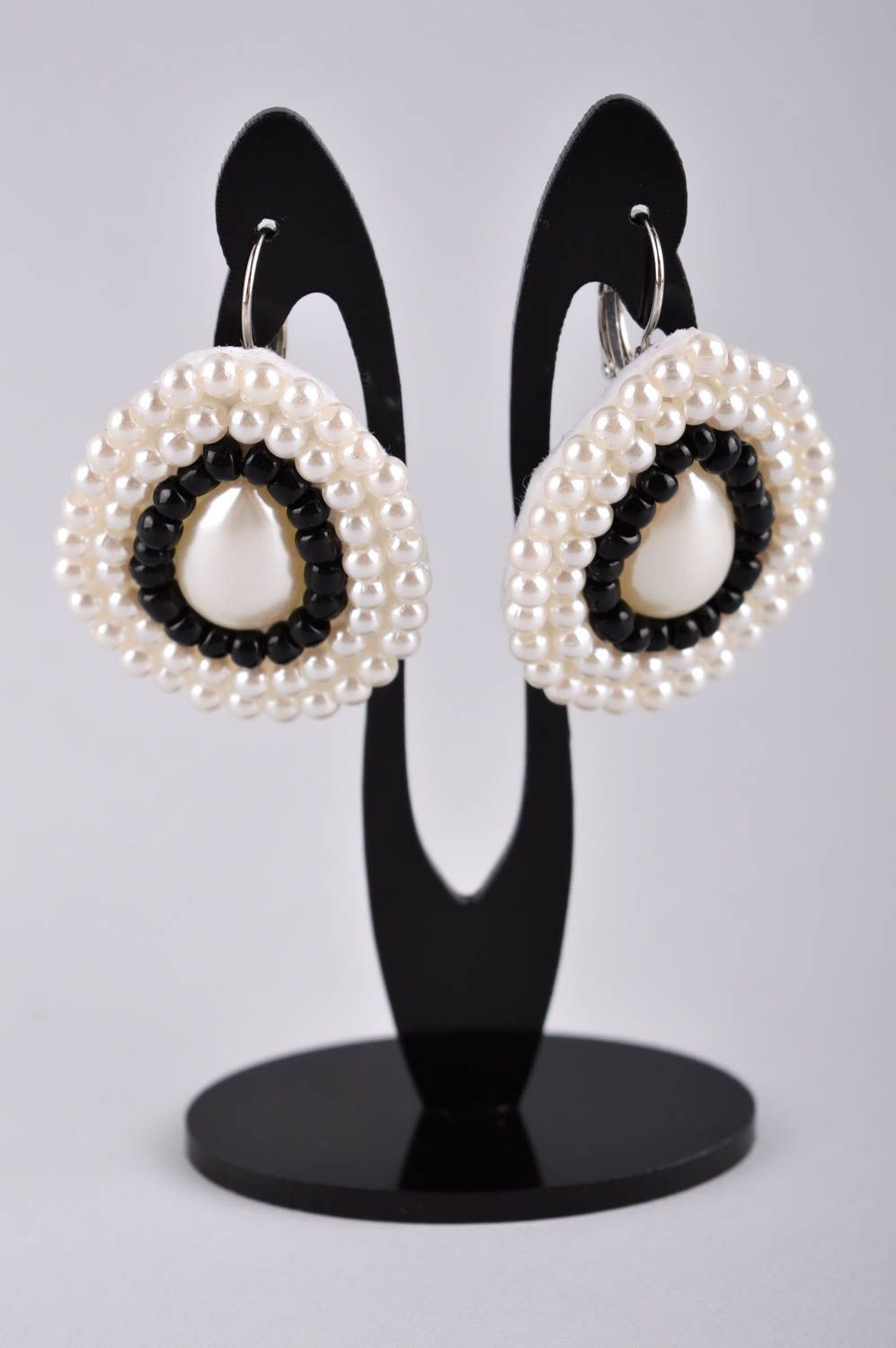 Handmade earrings designer jewelry unusual earrings beaded accessories photo 2