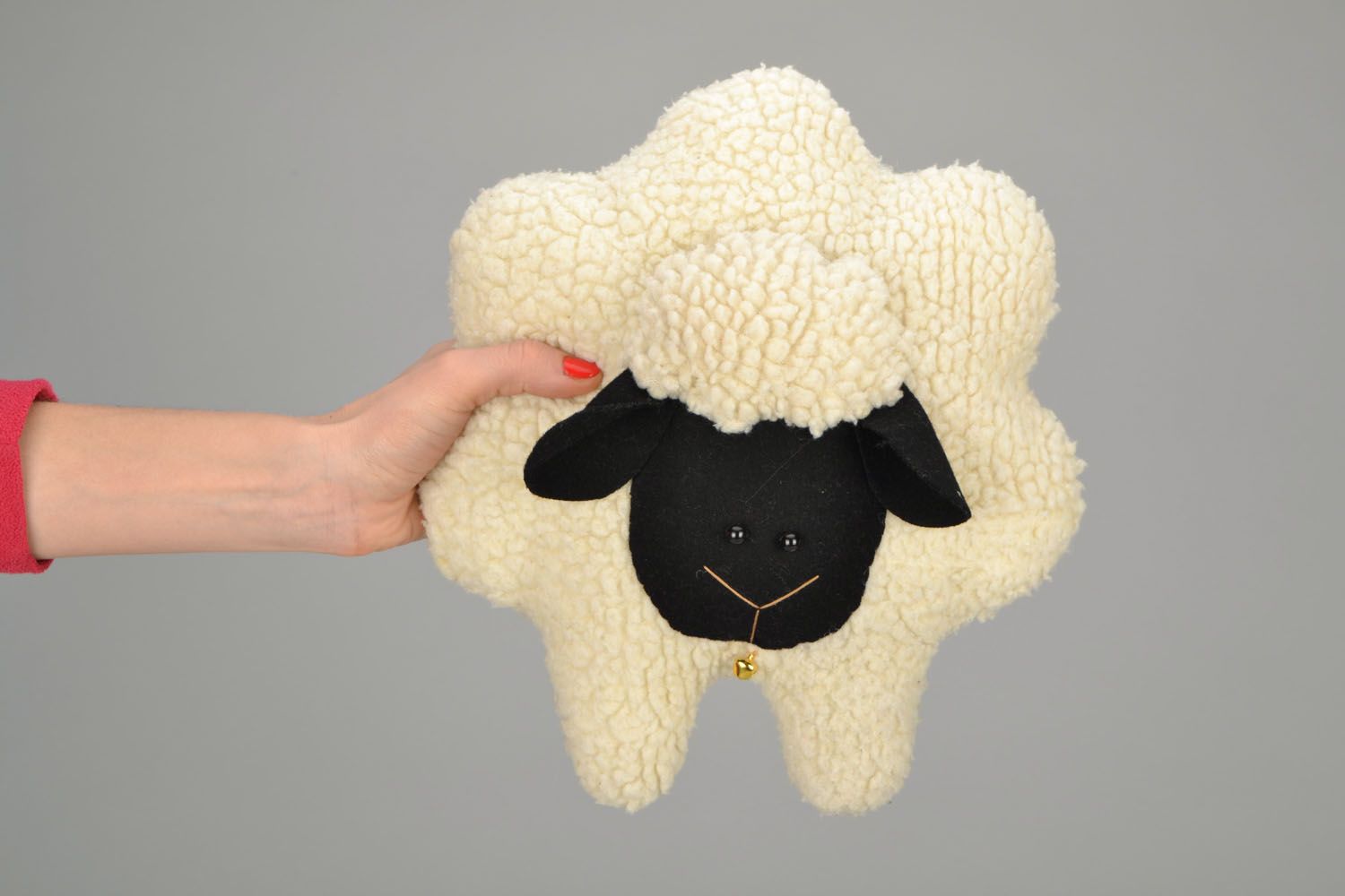 Мягкая игрушка-подушка в виде овечки фото 2