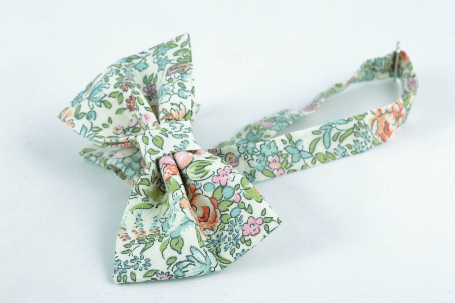 Handmade fabric bow tie with floral print photo 5