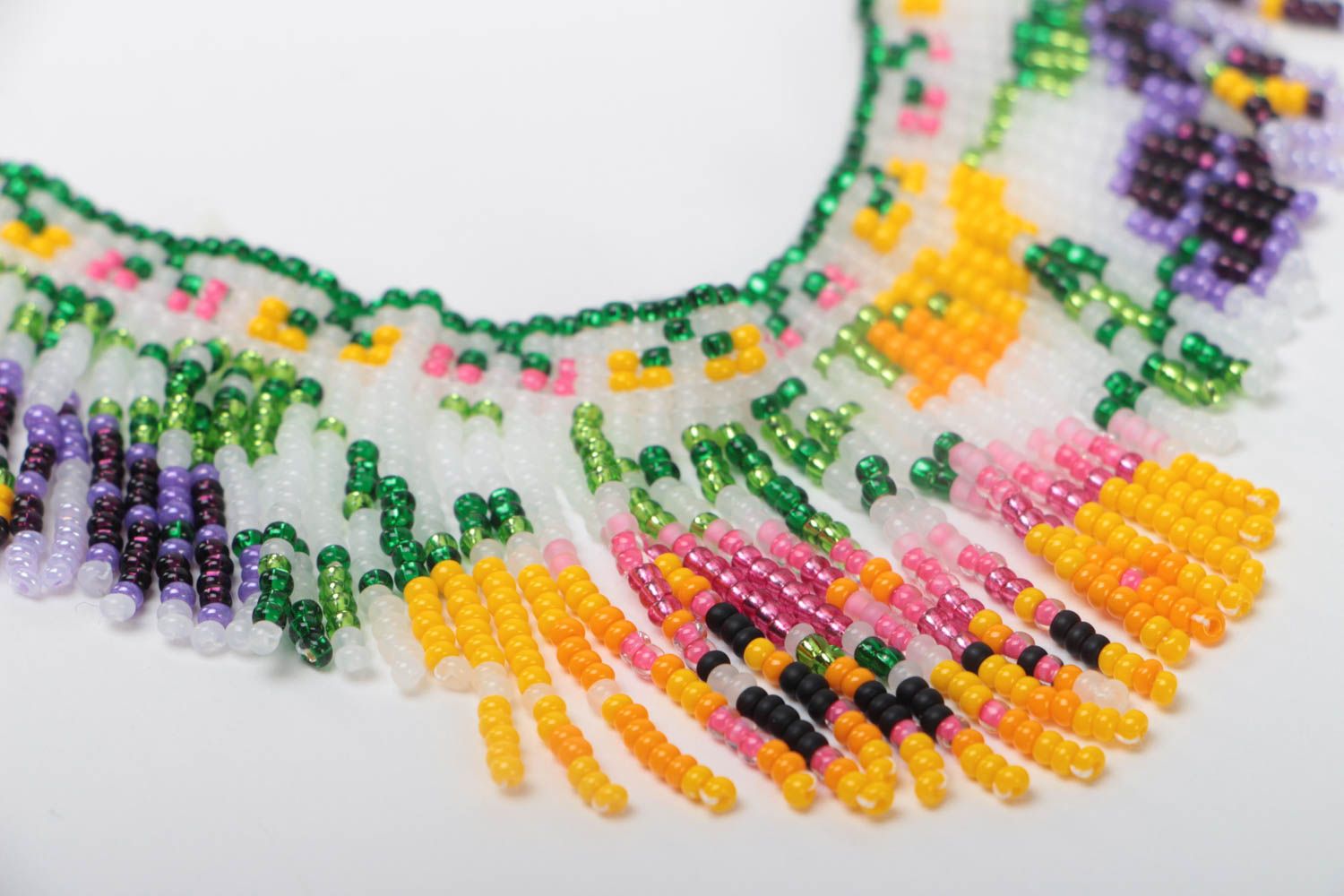 Ожерелье из бисера разноцветное авторское красивое ручной работы Анютины глазки фото 3