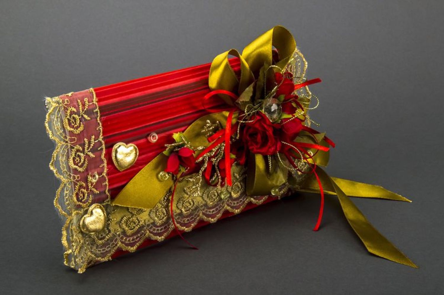 Enveloppe cadeau rouge avec fleur pour argent  photo 3