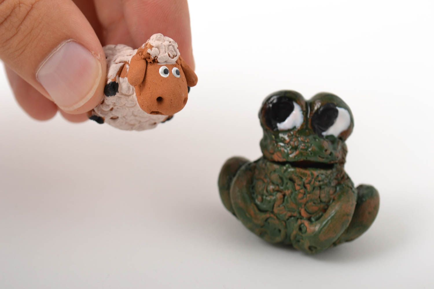 Statuine fatte a mano in ceramica set di due animali divertenti piccoli foto 5