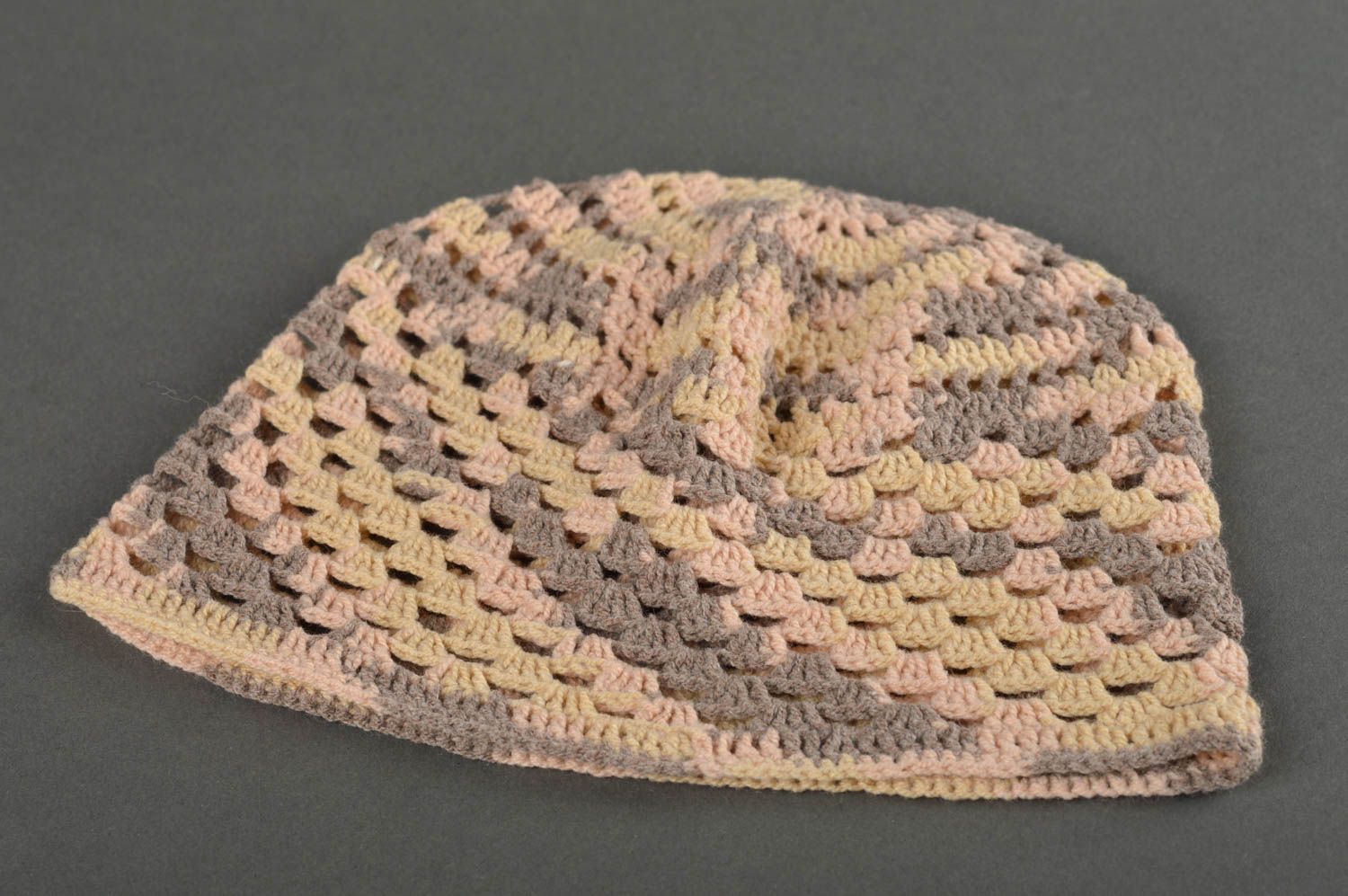 Вязаная шапка для детей хэндмэйд шапочка на девочку весенняя шапка многоцветная фото 3