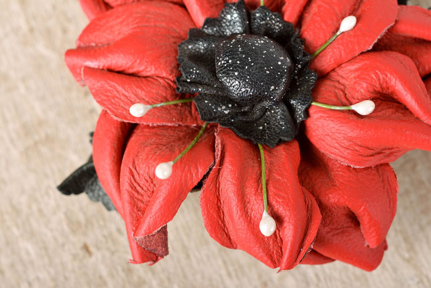 Броши ручной работы кожаные украшения красные бижутерия из кожи заколки цветы фото 3