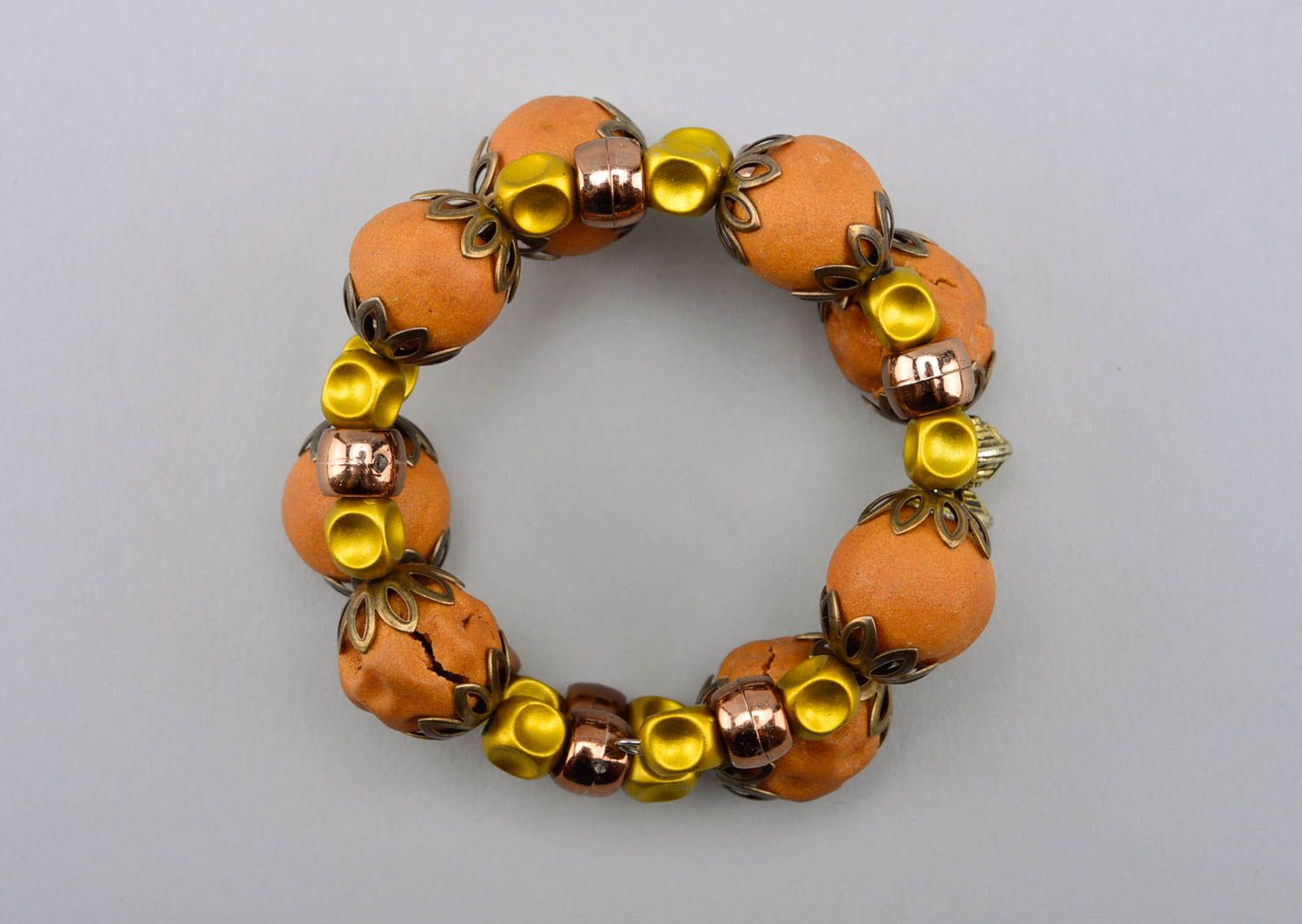 Bracelet design Bijou fait main marron clair en pâte polymère Cadeau femme photo 2