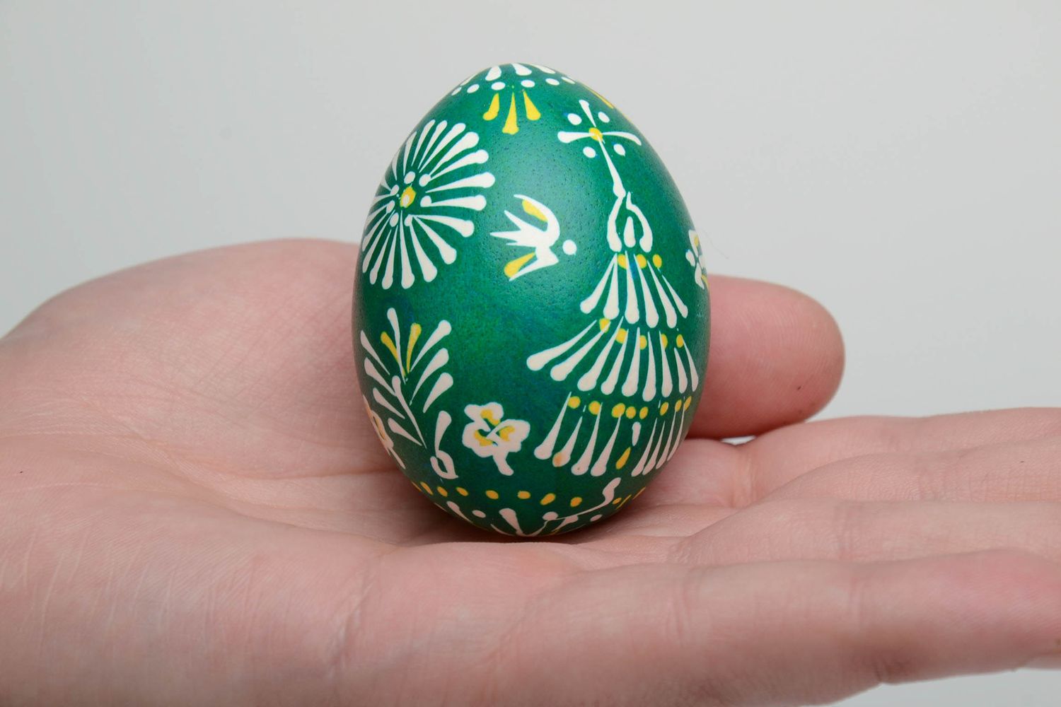 Huevo de Pascua a base de un huevo de gallina vaciado foto 5