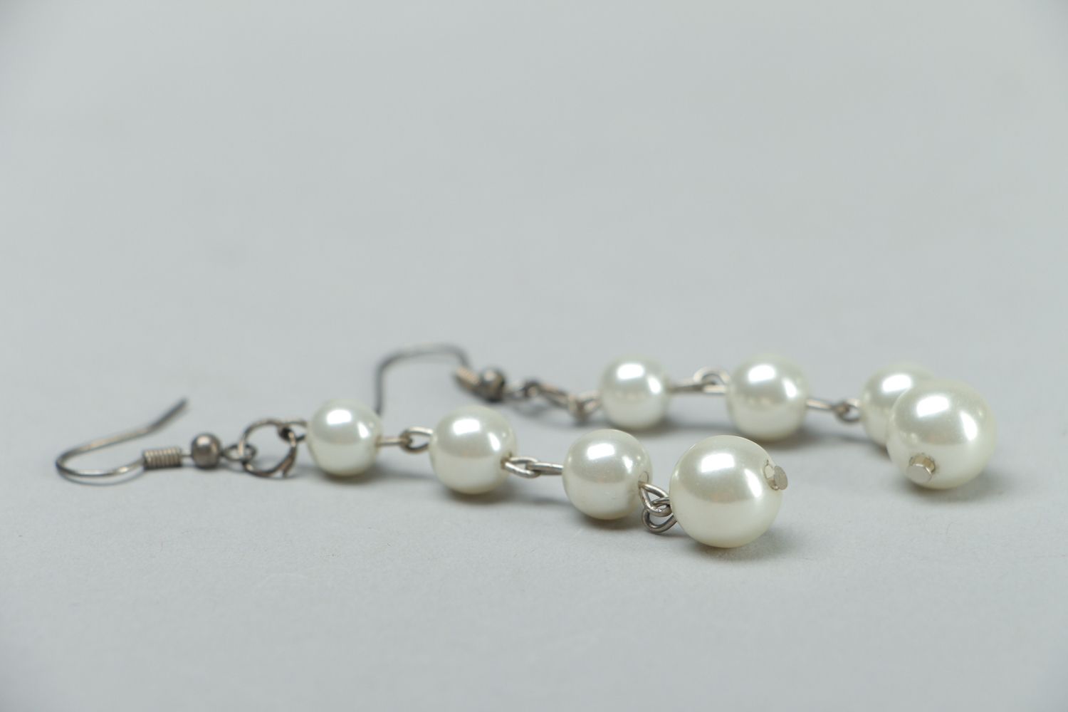 Earrings with pearl-like beads photo 2