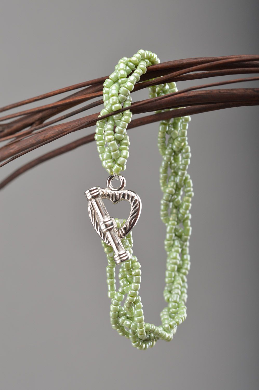 Bracelet en perles de rocaille fait main tressé sur fil vert avec fermoir toggle photo 5