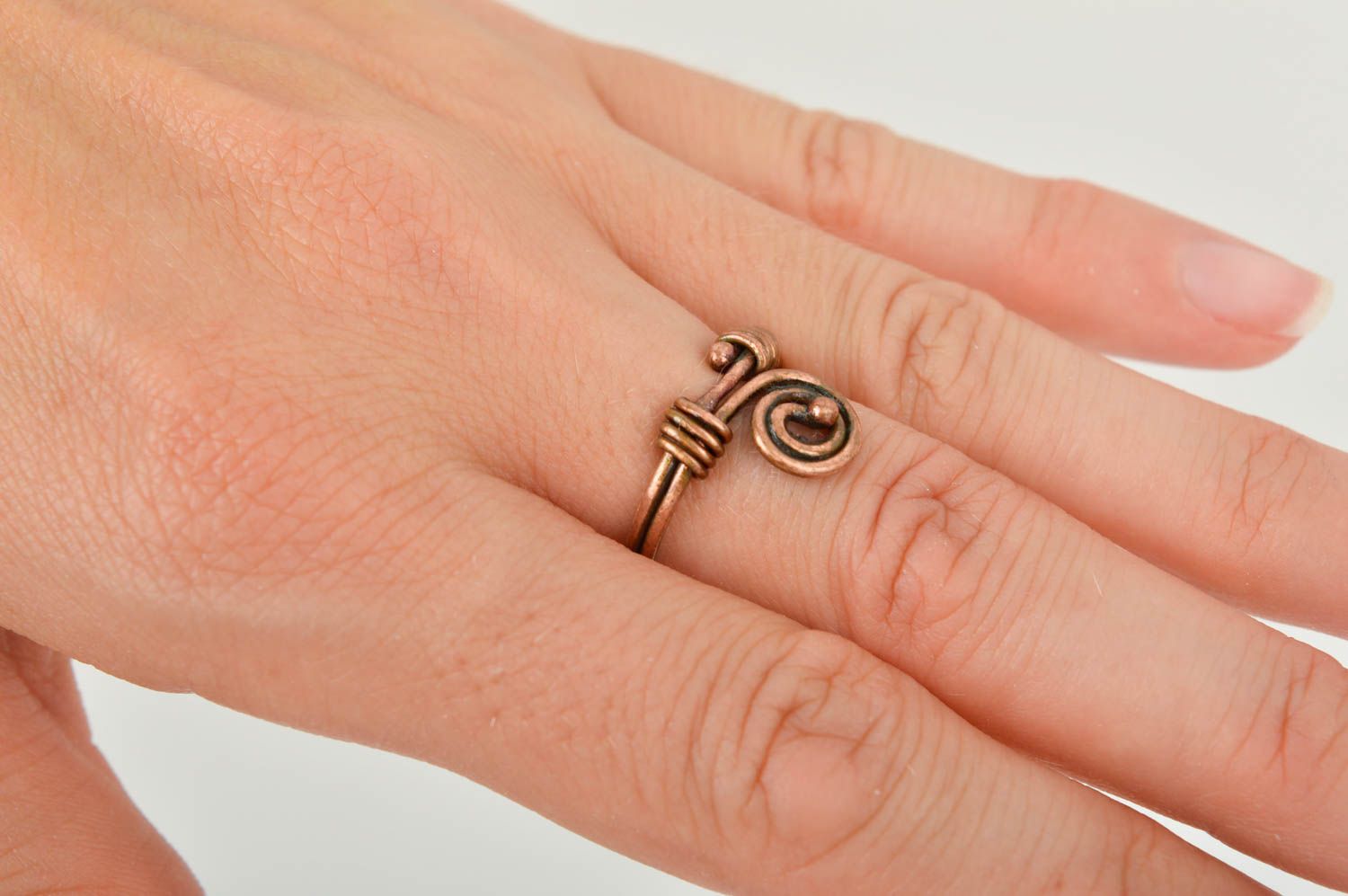 Кольцо ручной работы металлическое кольцо украшение из меди авторское  фото 1