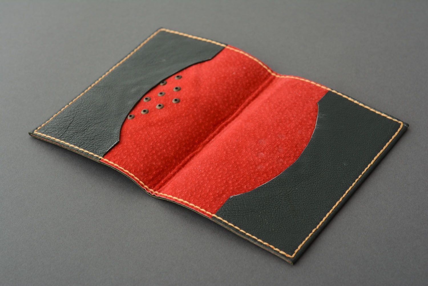 Capa para passaporte de couro feita à mão  foto 2
