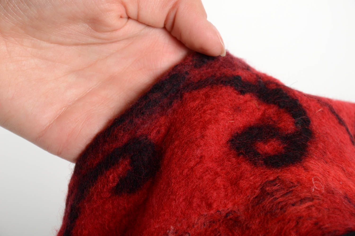 Bufanda de fieltro hecha a mano de color rojo accesorio de moda ropa de mujer foto 5