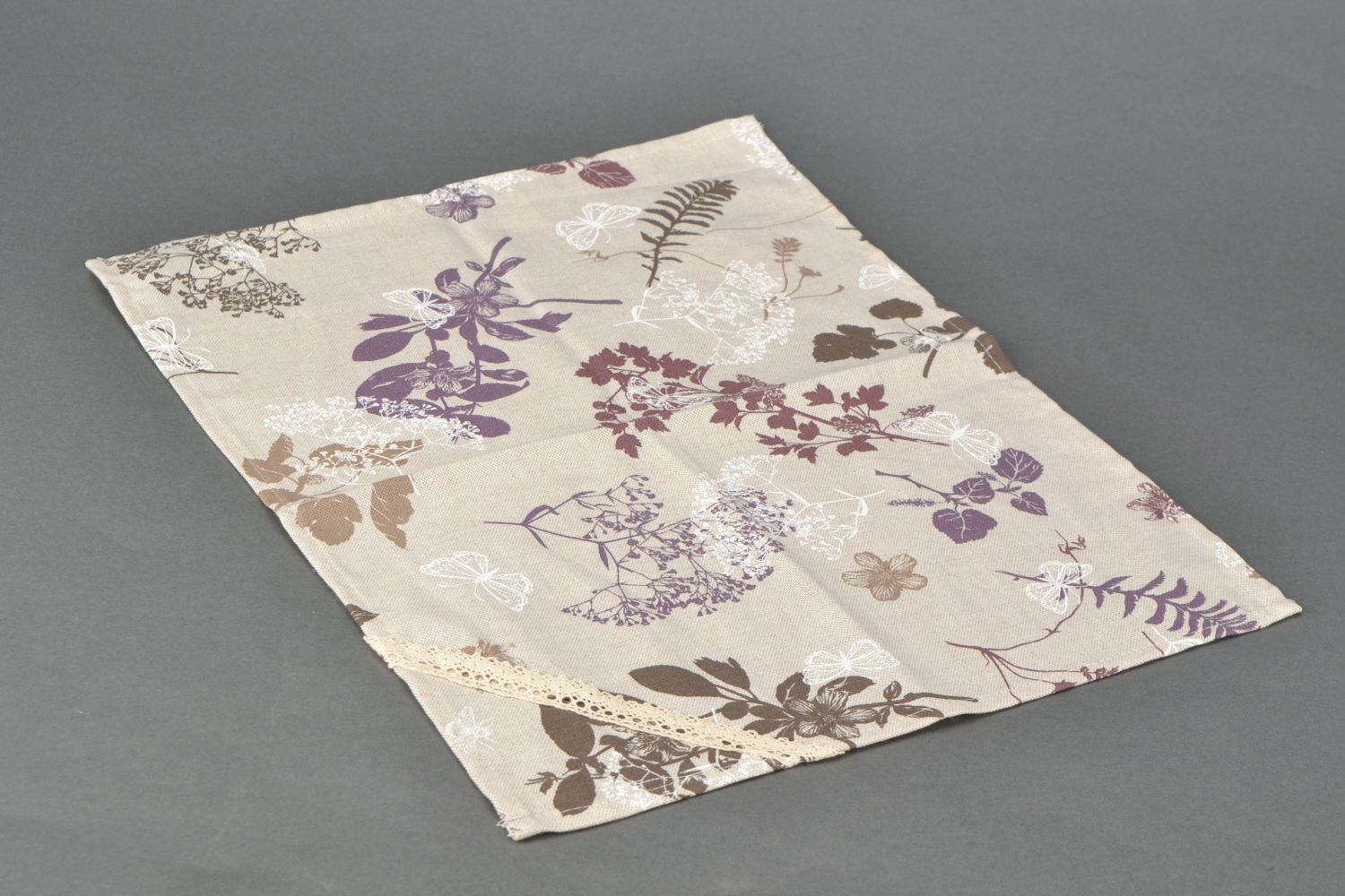 Napperon rectangulaire décoratif en tissu beige imprimé avec dentelle fait main photo 4