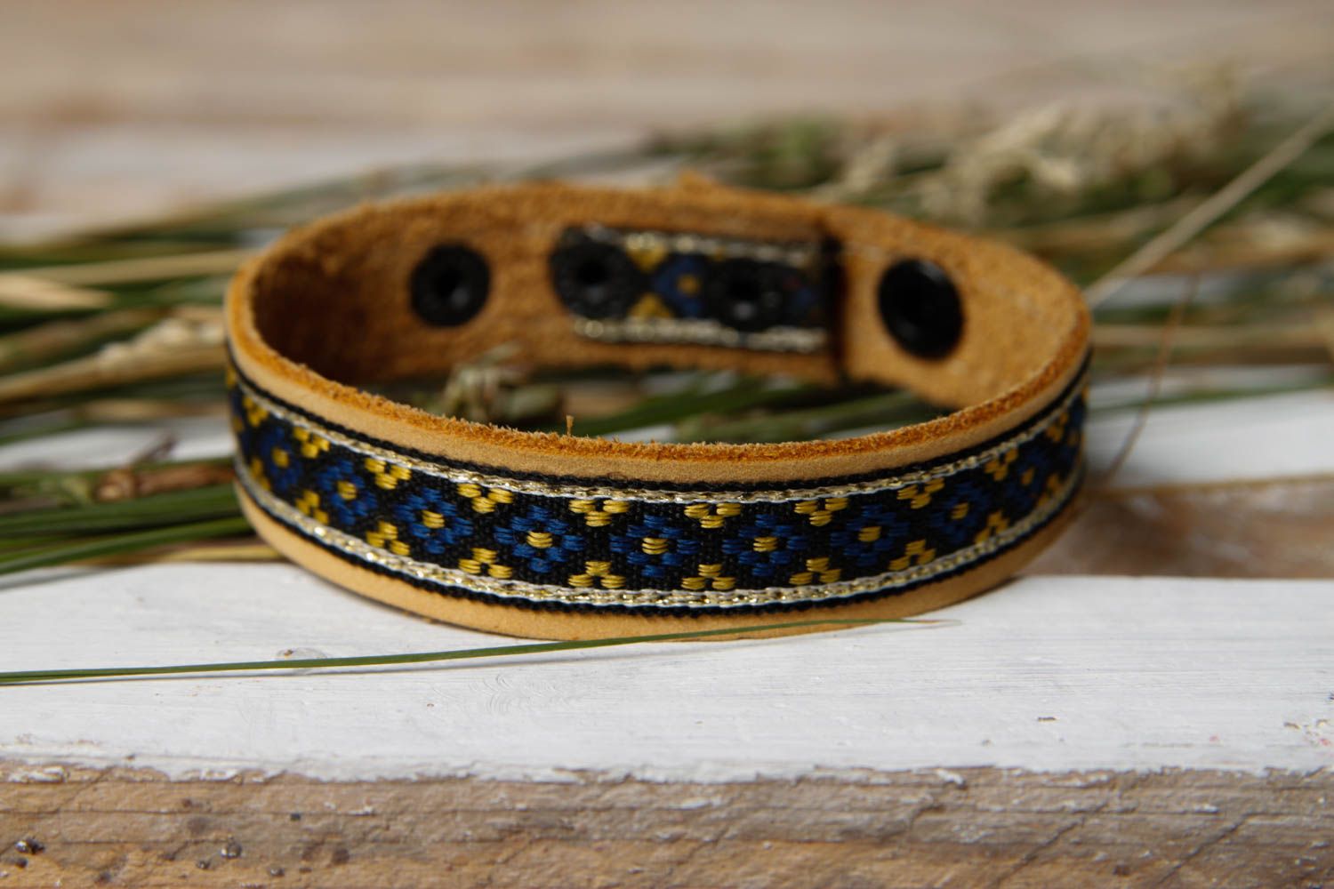 Designer Schmuck handmade Leder Armband mit Ornament Accessoire für Frauen foto 1