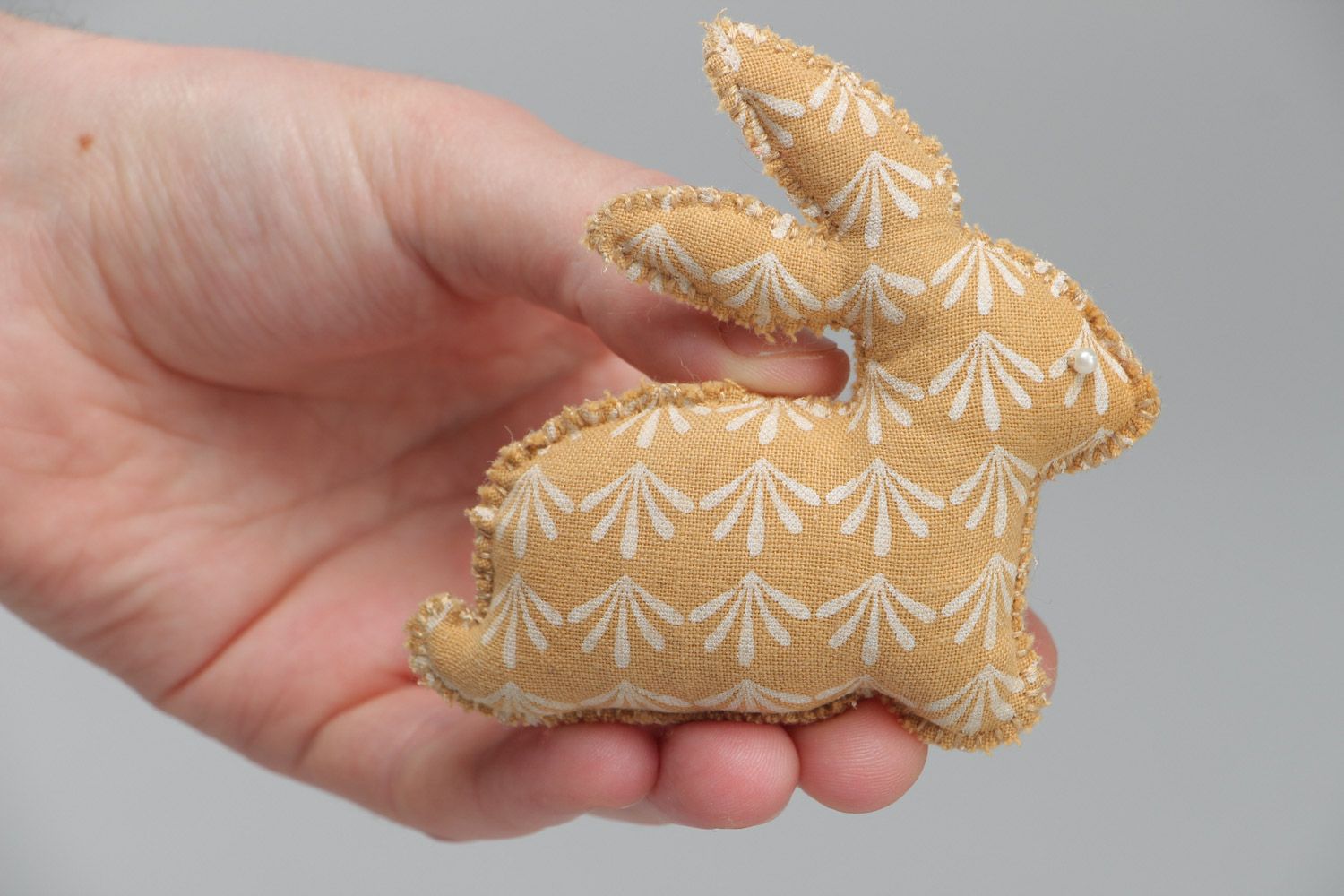 Jouet mou miniature Lièvre beige à motif décor d'intérieur fait à la main photo 5