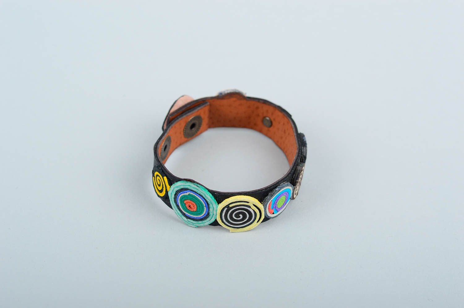 Браслет из кожи украшение ручной работы кожаный браслет со спиральками фото 3