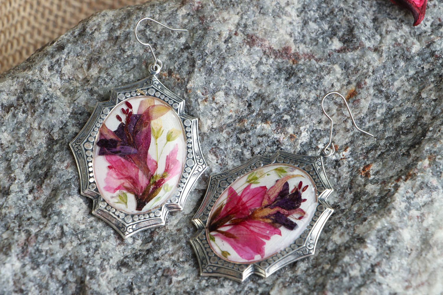 Earrings with Flowers in Epoxy Resin photo 3