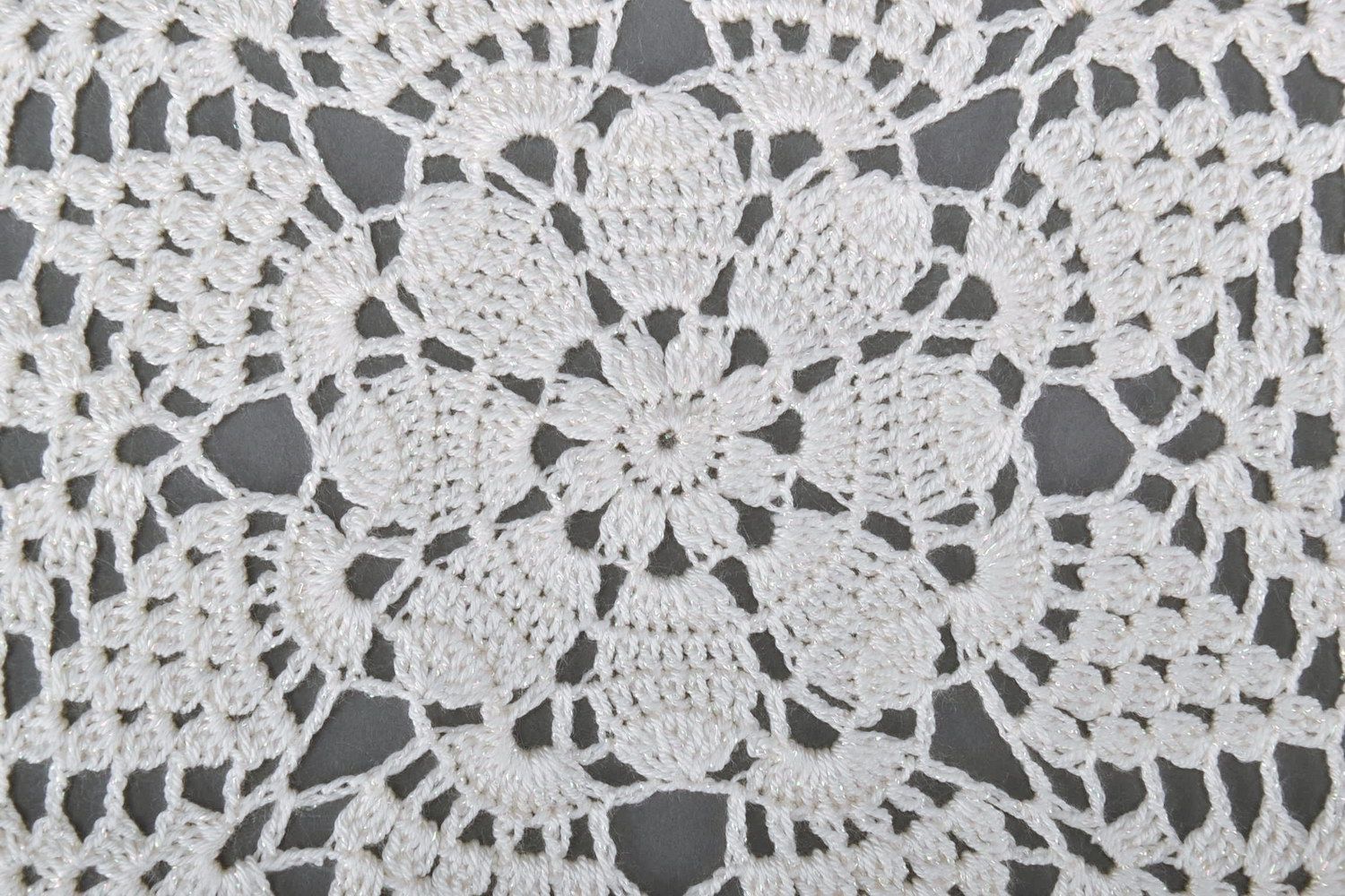 Serviette artisanale tricotée au crochet Motif floral photo 2