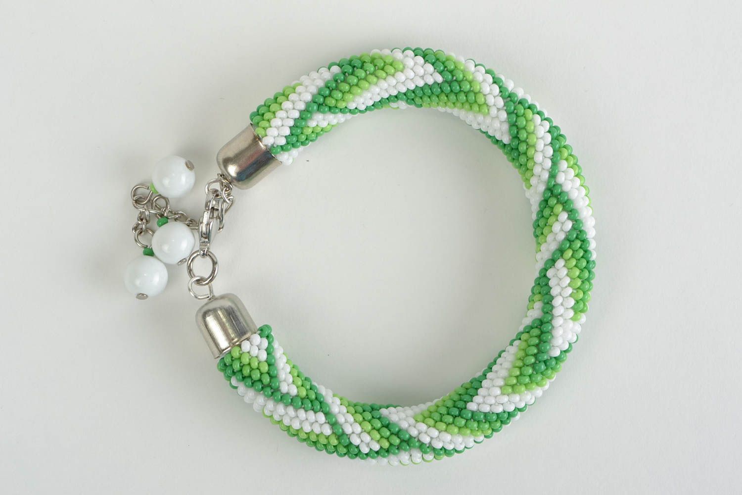 Bracelet crocheté avec perles de rocaille perles de verre fait main vert blanc photo 1