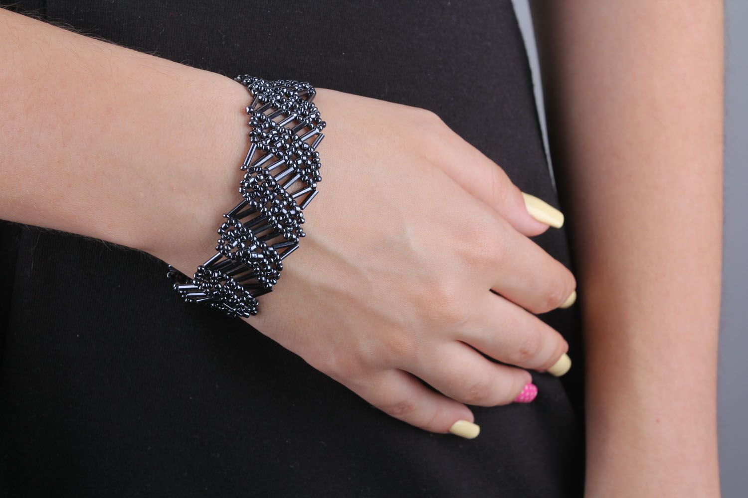 Bracelet noir en perles de rocaille fait main photo 5