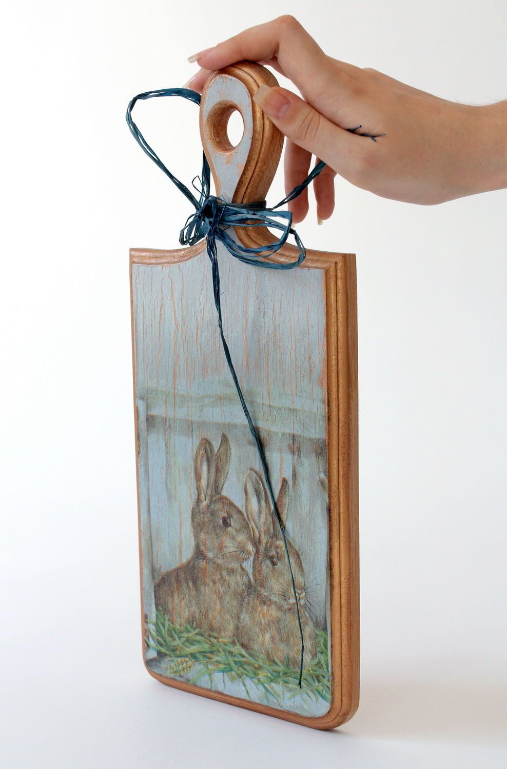 Tagliere di legno fatto a mano oggetto decorativo originale con conigli
 foto 5