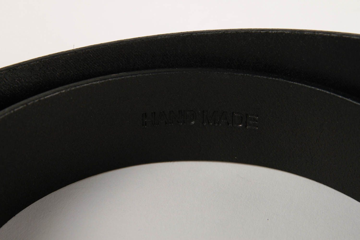 Cinturón de cuero hecho a mano color negro ropa masculina accesorio de moda foto 5