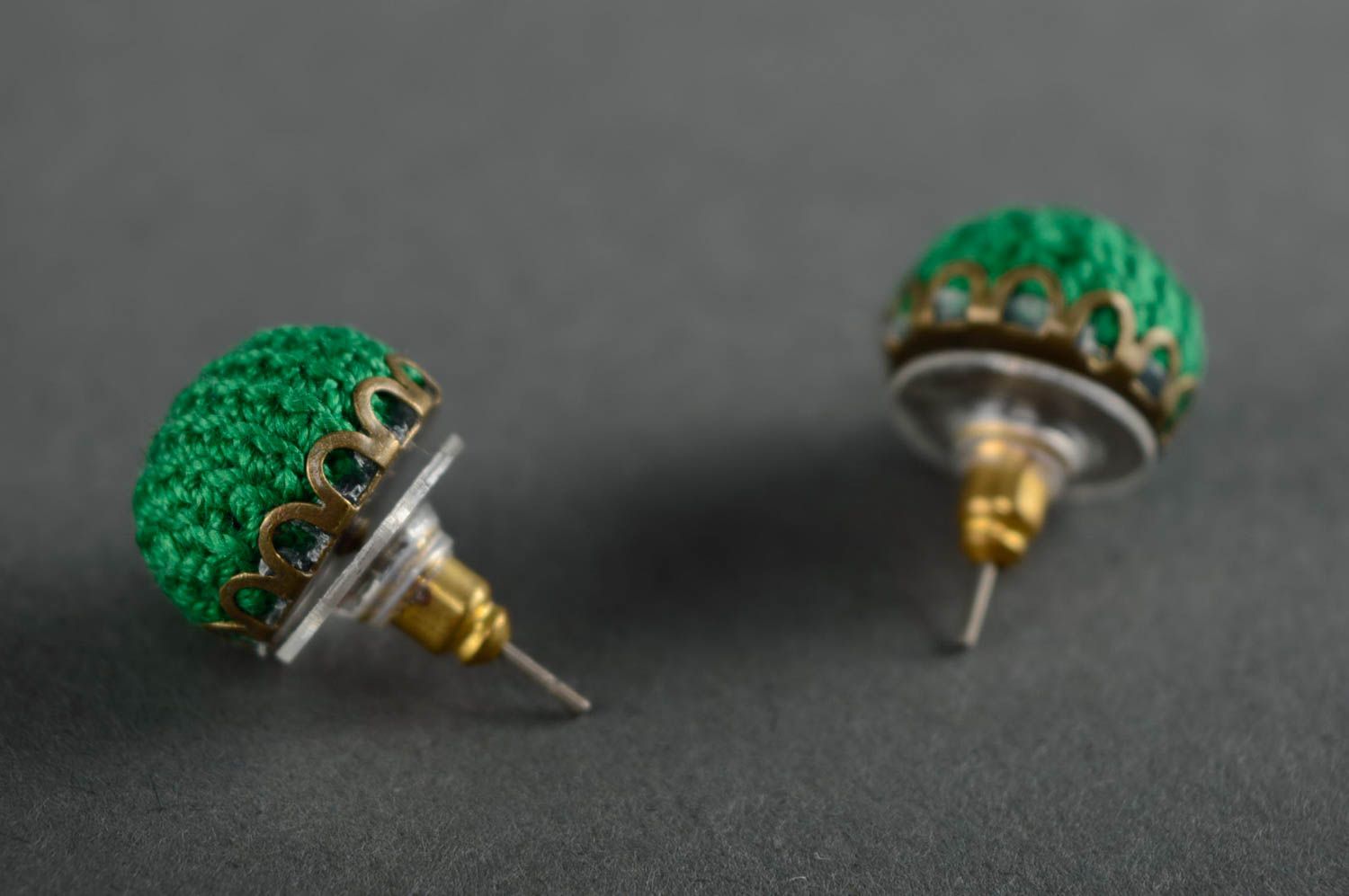 Boucles d'oreilles puces tricotées au crochet vertes faites main pour femme photo 2