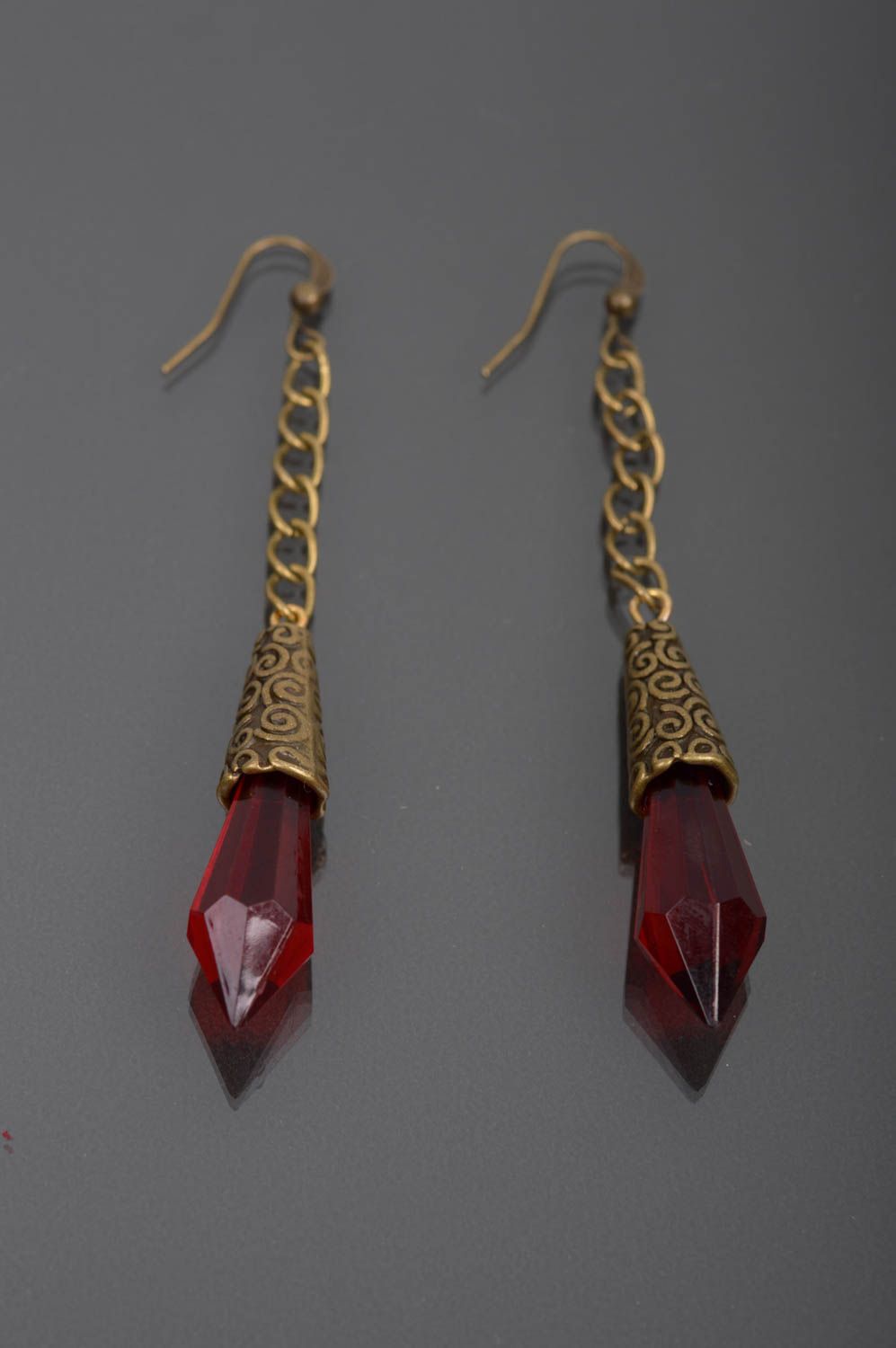 Handmade lange Ohrringe Damen Schmuck Accessoires für Frauen mit Perlen in Rot foto 4
