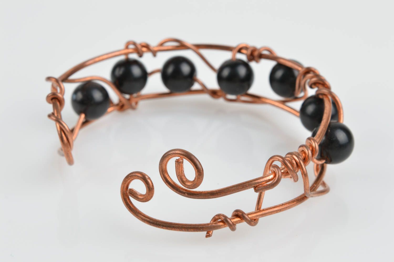 Kupfer Armband handgemachter Schmuck  Accessoire für Frauen mit schwarzen Perlen foto 4